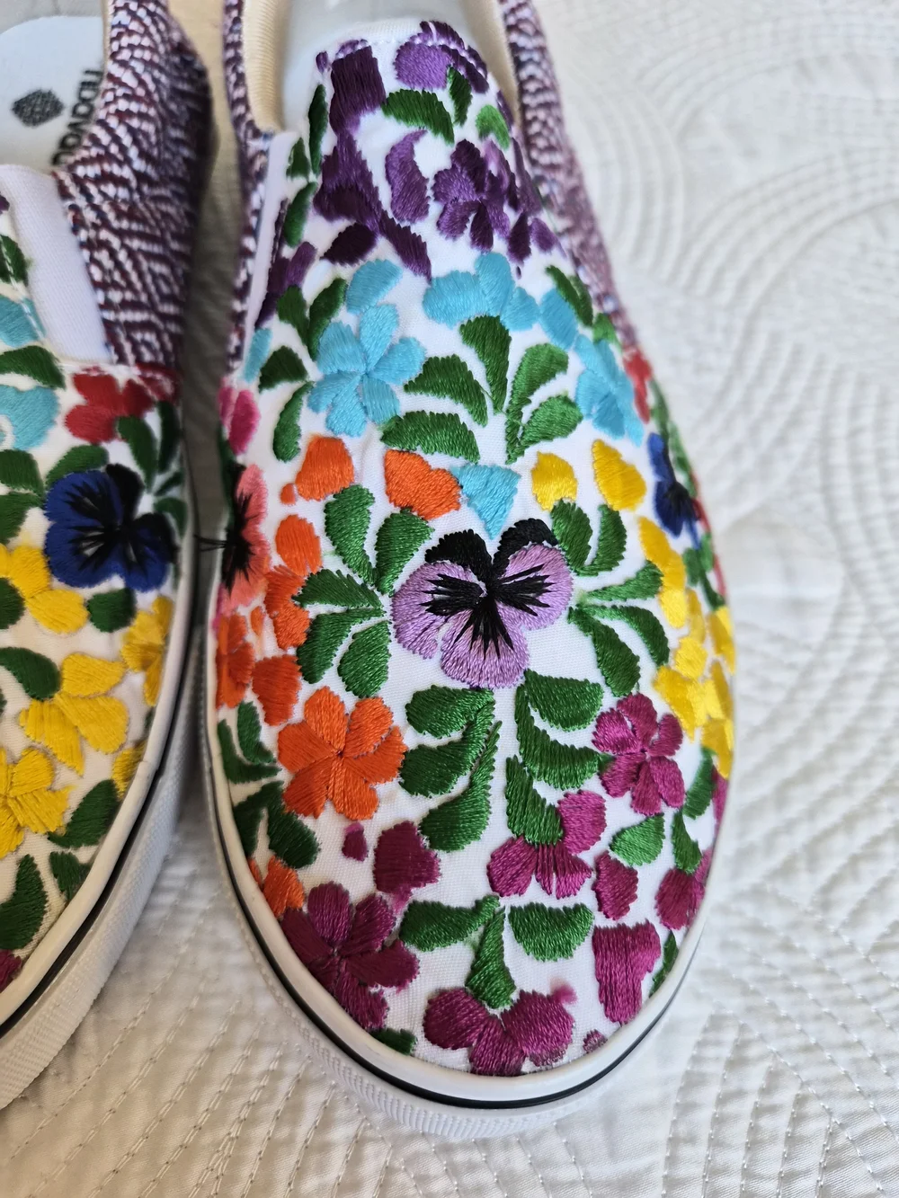 LIKE NEW Ndavaa Embroidered Floral Slip-On Sneakers - Multicolor Mens 8